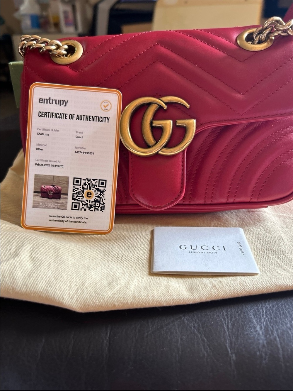 Gucci Shoulder Bag in Pink Leather with Gold Hardware